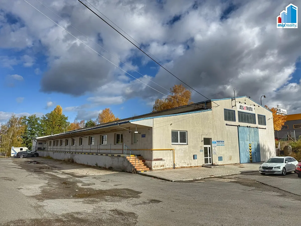 Pronájem skladového prostoru 812 m²
